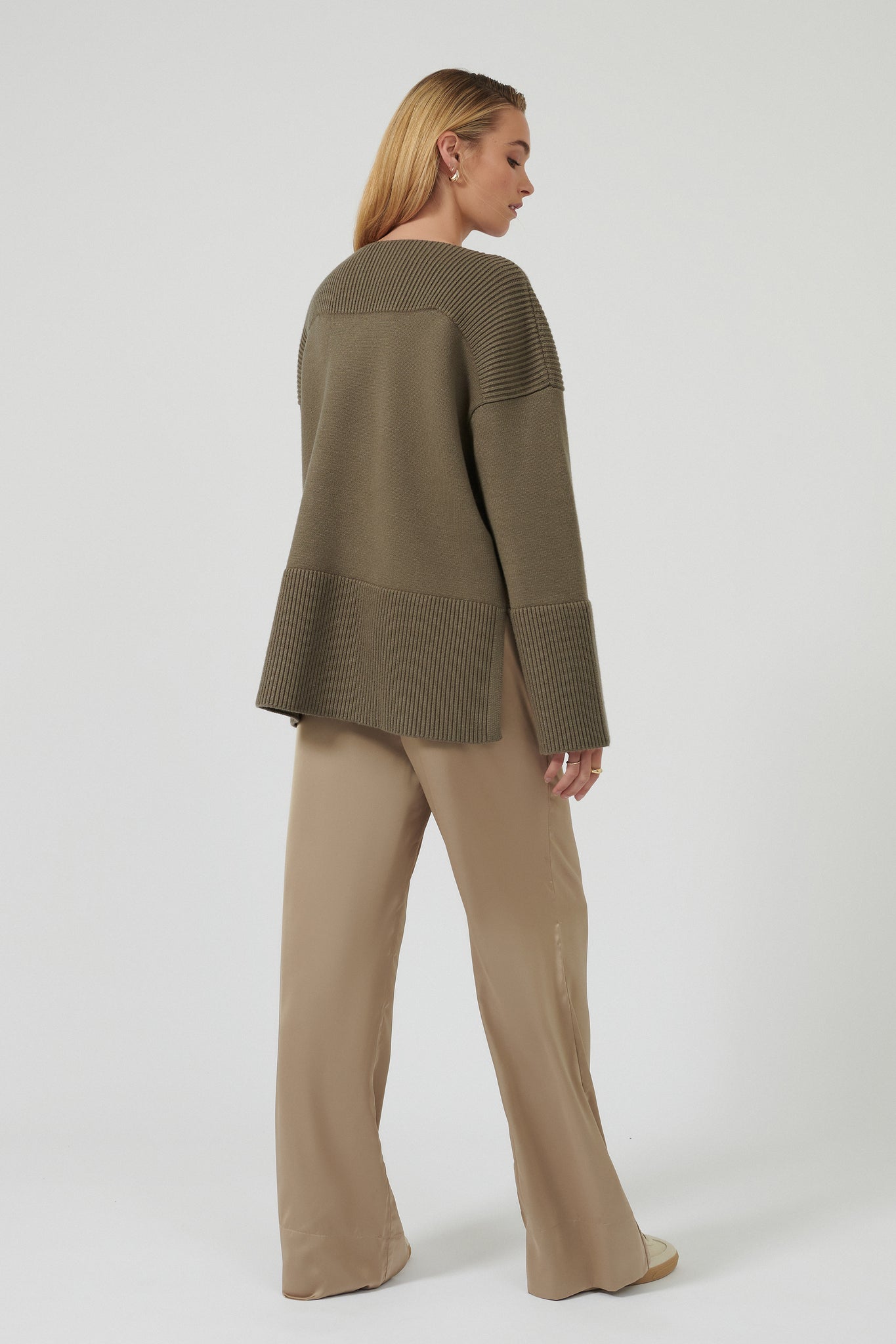VALENTINA SWEATER - OLIVE [FINAL SALE]